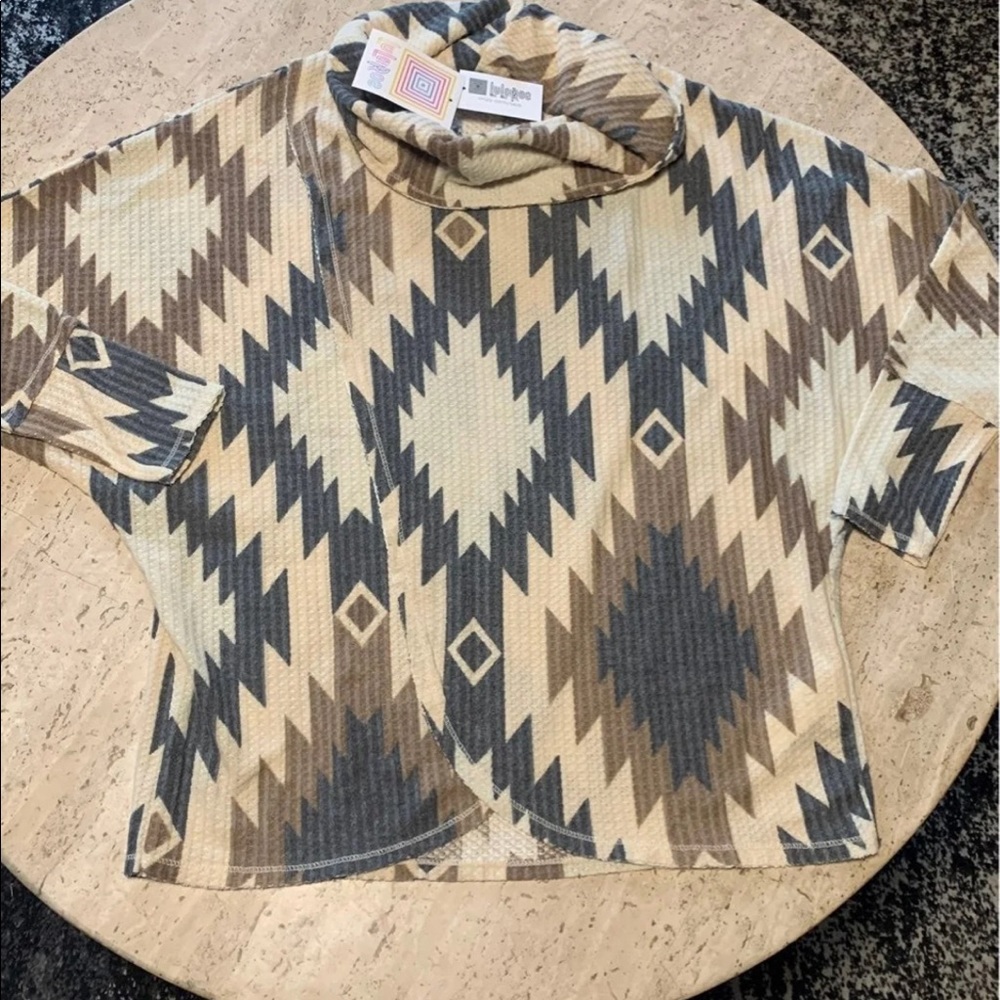 Lularoe med Aztec Kristen pullover
